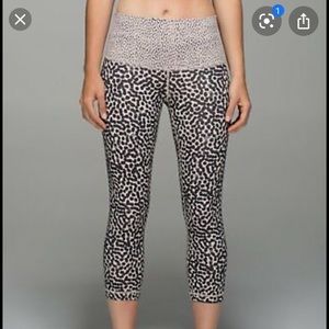 Lululemon Wunder Under crops